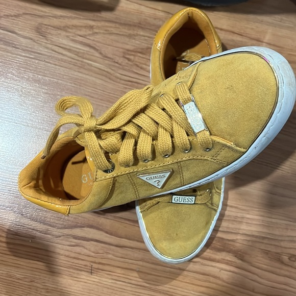 Guess sneakers - Picture 2 of 3